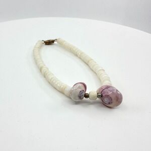 Vintage Boho White Heishi Shell Strand Bracelet Purple Spiral Top Shell Accent